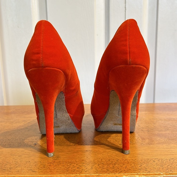 The Most Amazing Orange Velvety Platform Pumps - Picture 4 of 12